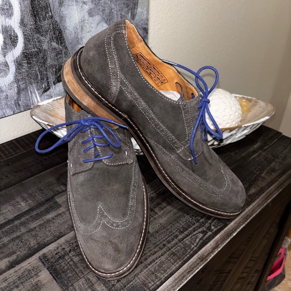 Vionic Bruno wingtip oxford shoe in gray suede with blue laces SS 13 - Picture 13 of 13